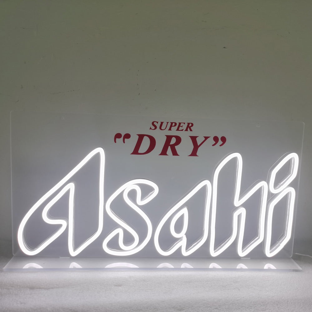 Logo Asahi Super Dry fini néon brillant en blanc et rouge