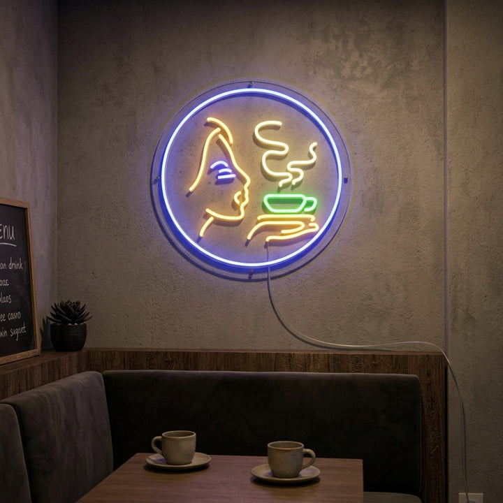 "Fille, Café Chaud" Enseigne Lumineuse en Néon