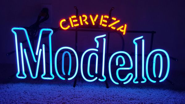 "Modelo Beer Bar" Enseigne Lumineuse en Néon